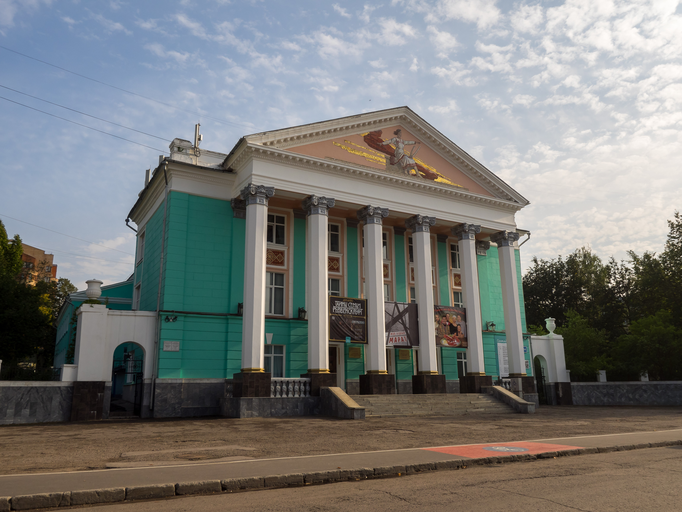 Русский драматический театр)